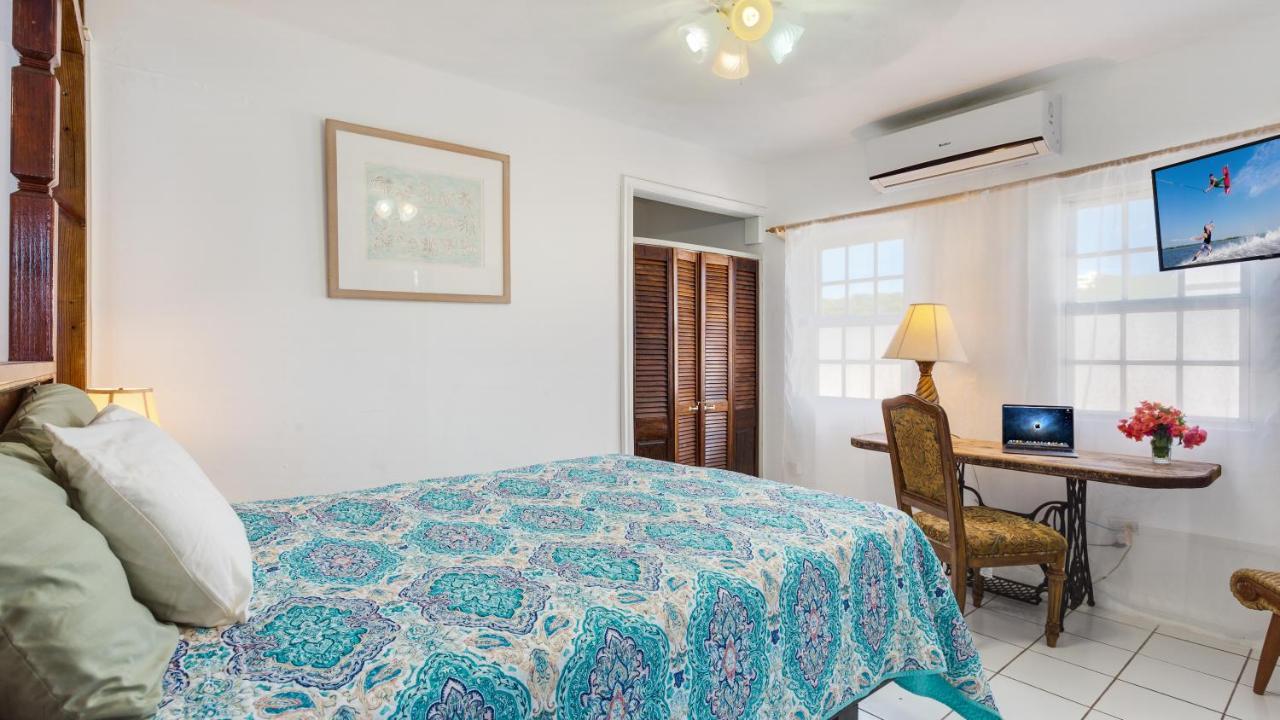 Edwards Guesthouse Sandy Ground Village エクステリア 写真