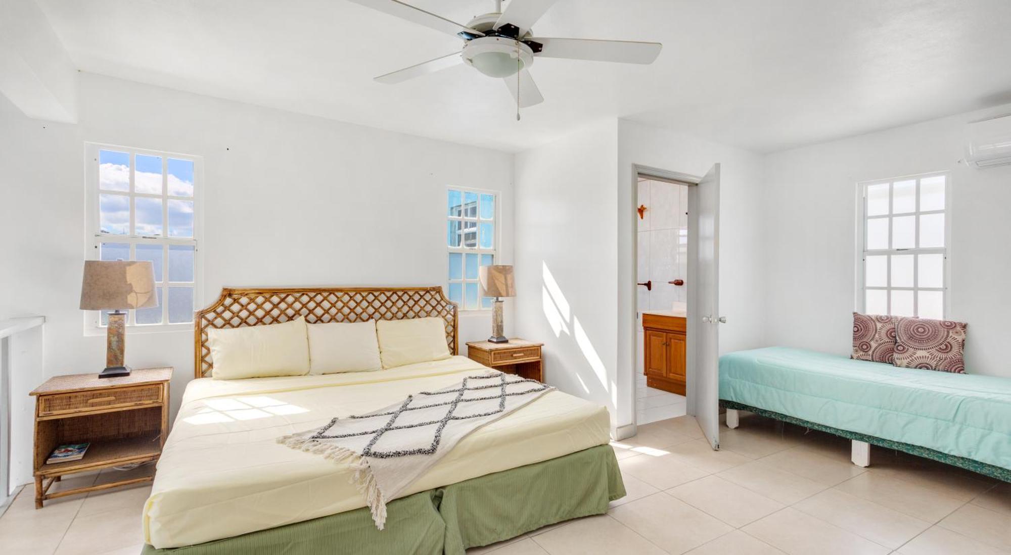 Edwards Guesthouse Sandy Ground Village エクステリア 写真