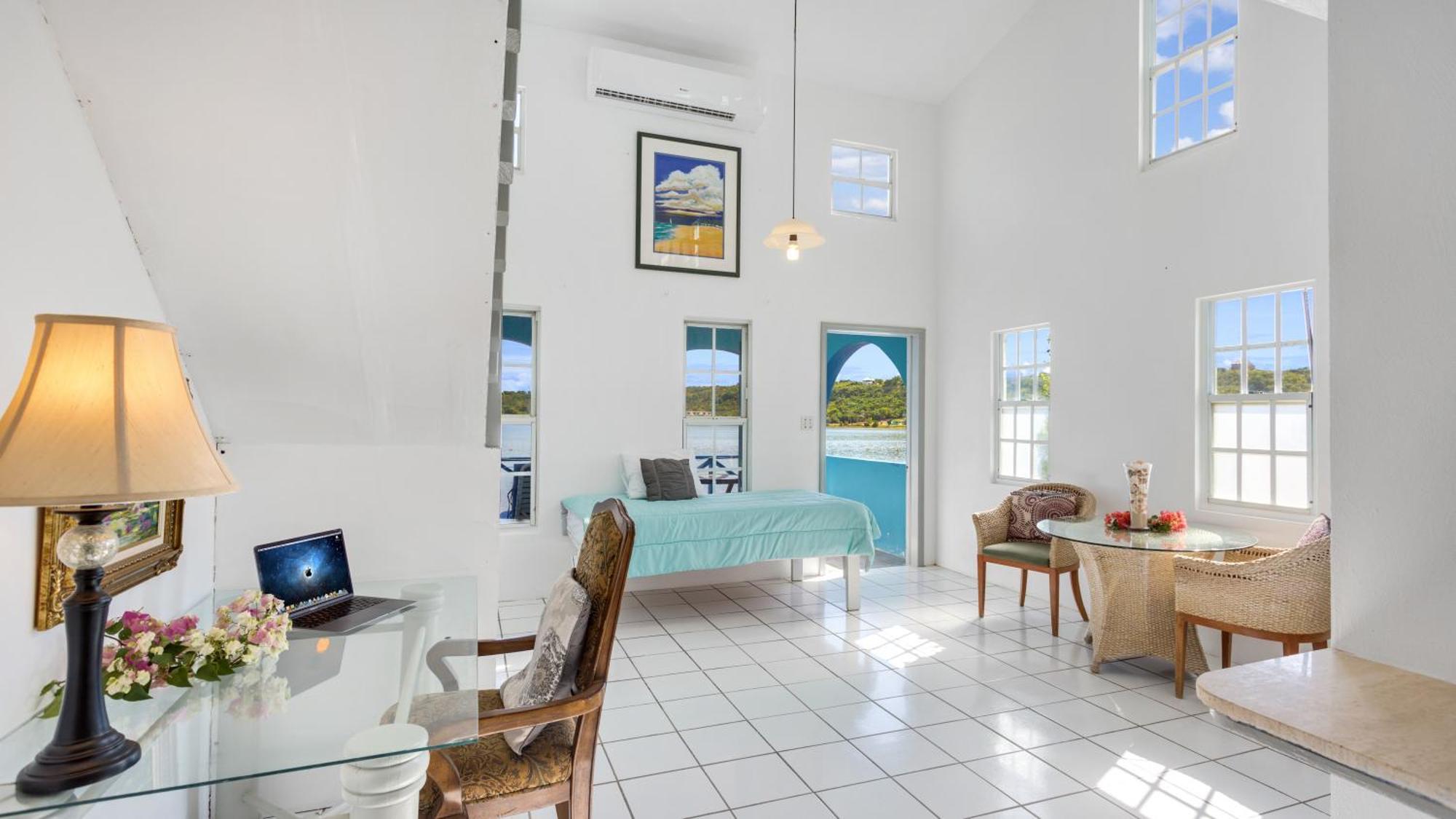 Edwards Guesthouse Sandy Ground Village エクステリア 写真