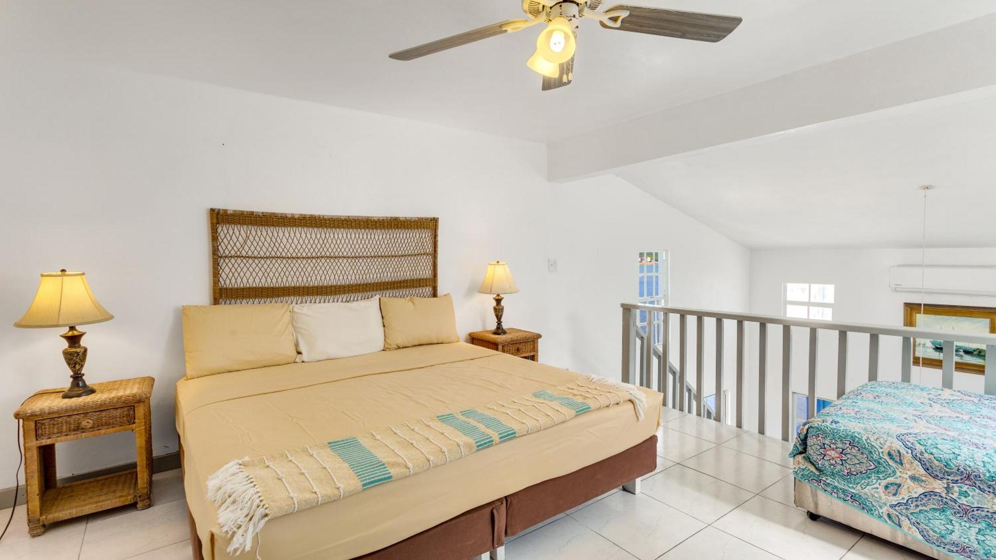 Edwards Guesthouse Sandy Ground Village エクステリア 写真