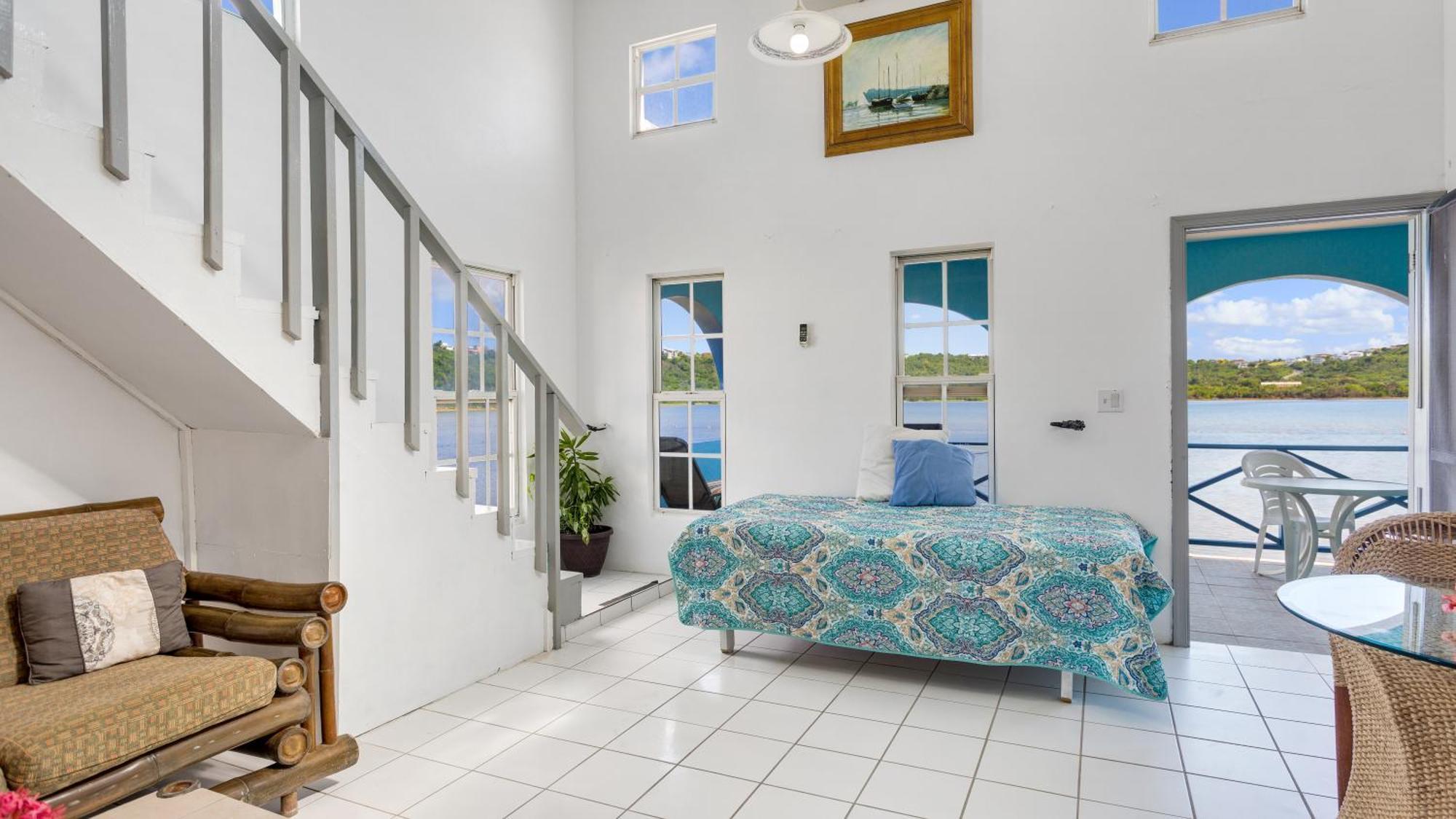 Edwards Guesthouse Sandy Ground Village エクステリア 写真