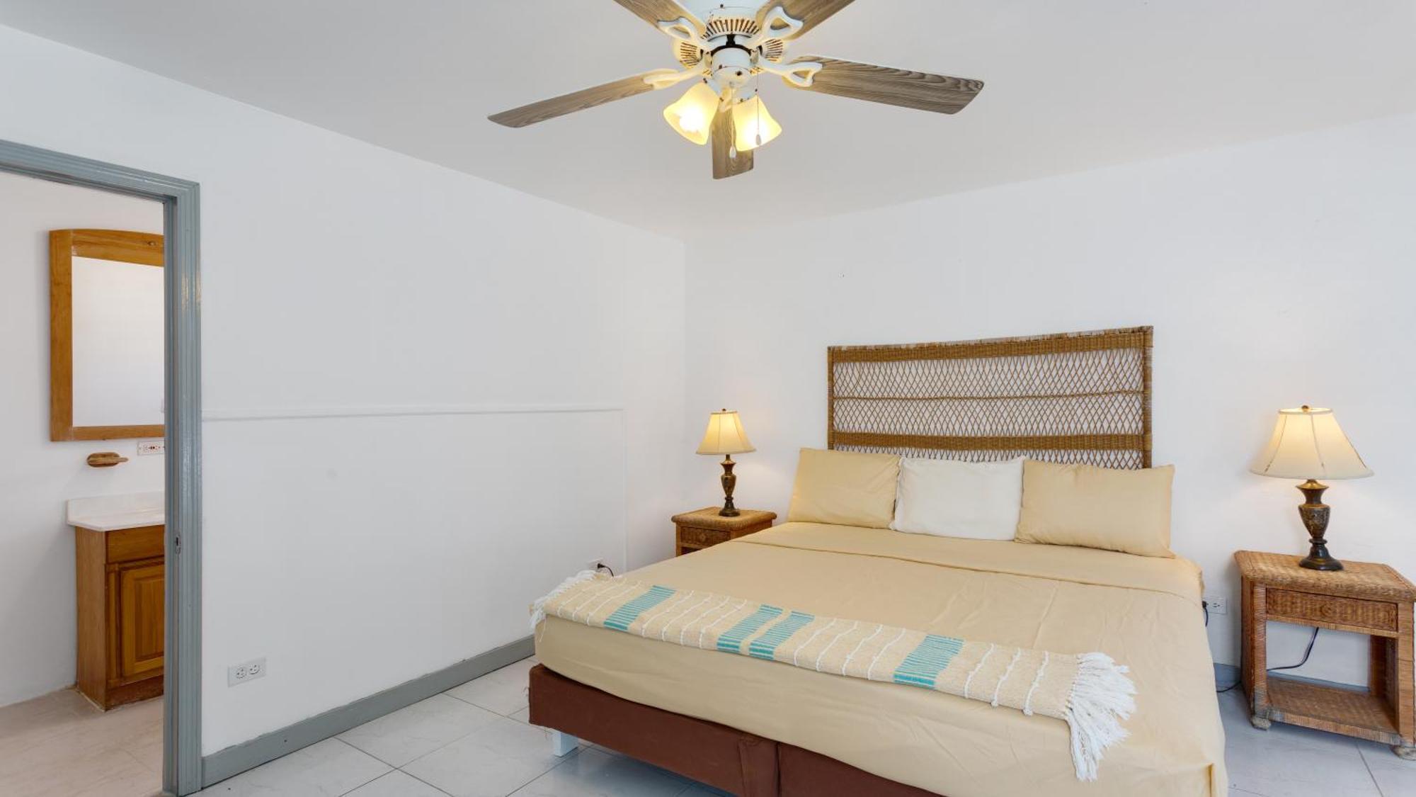 Edwards Guesthouse Sandy Ground Village エクステリア 写真