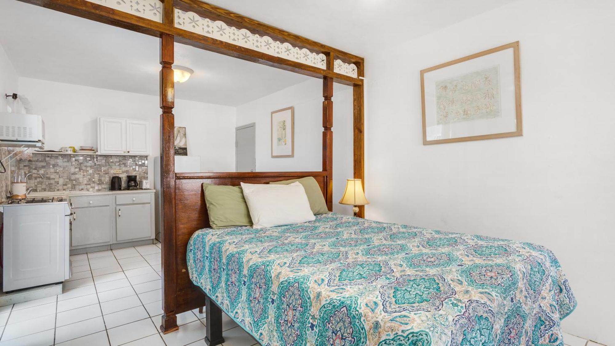 Edwards Guesthouse Sandy Ground Village エクステリア 写真